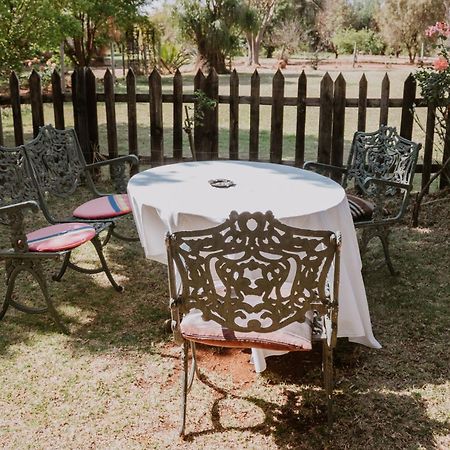 White Linen Guesthouse Tierpoort エクステリア 写真