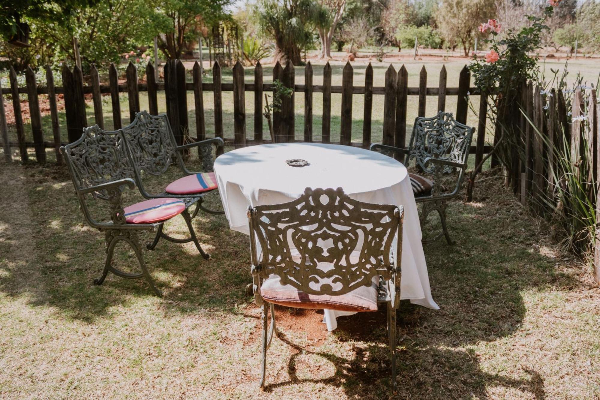 White Linen Guesthouse Tierpoort エクステリア 写真