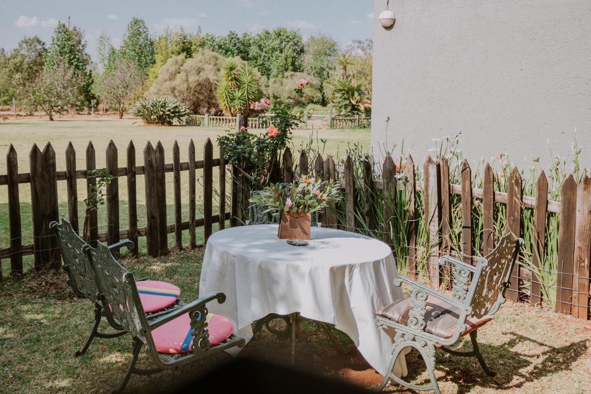 White Linen Guesthouse Tierpoort エクステリア 写真