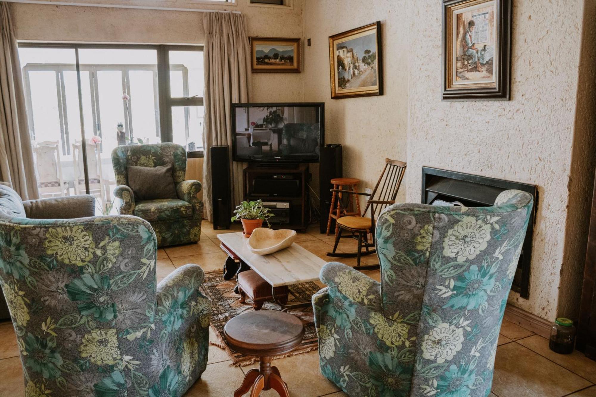 White Linen Guesthouse Tierpoort エクステリア 写真