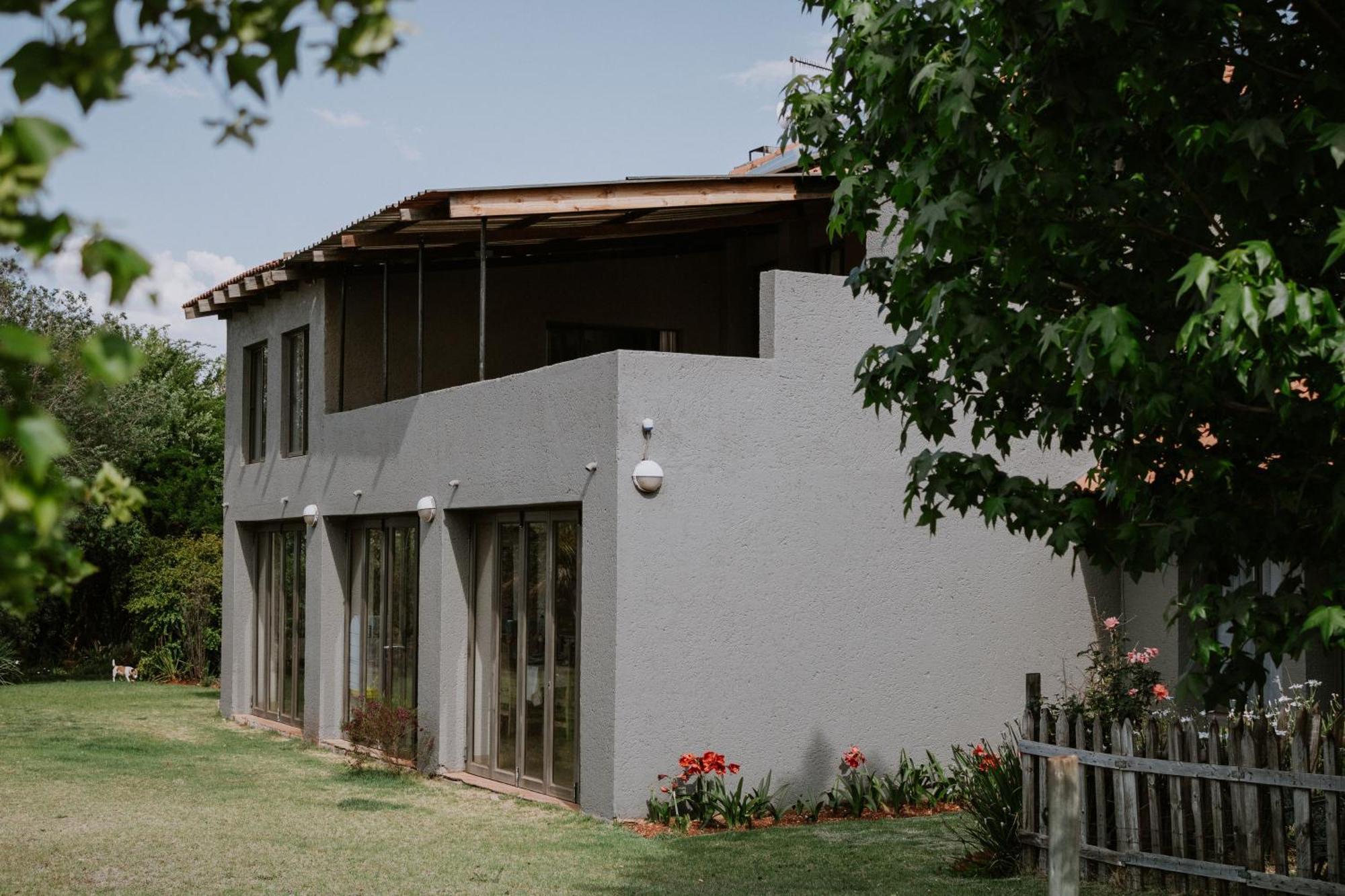 White Linen Guesthouse Tierpoort エクステリア 写真