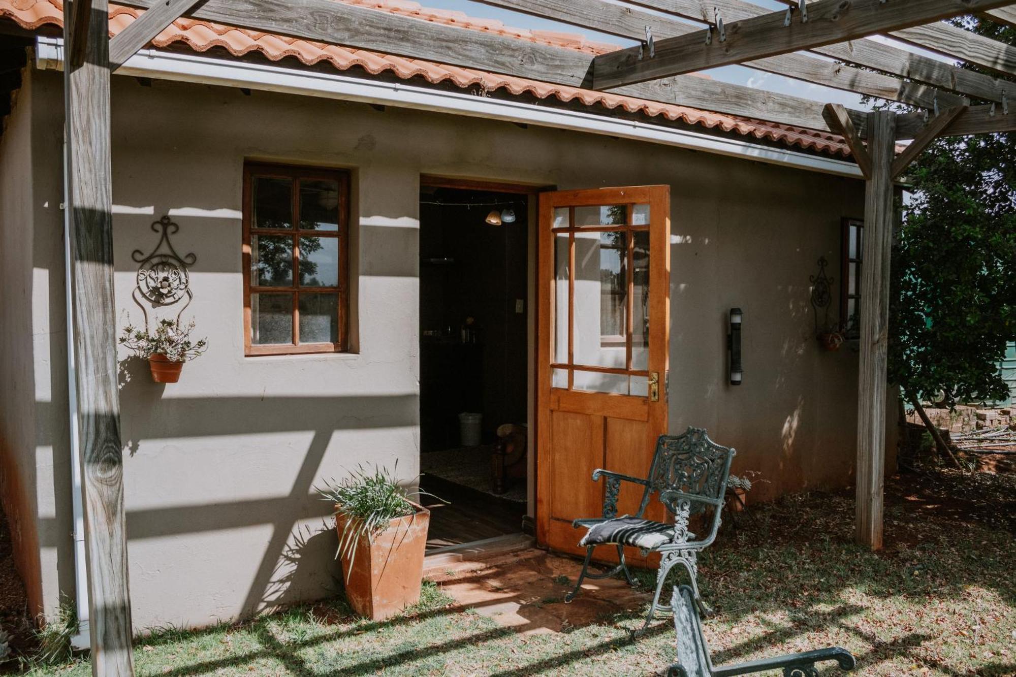 White Linen Guesthouse Tierpoort エクステリア 写真