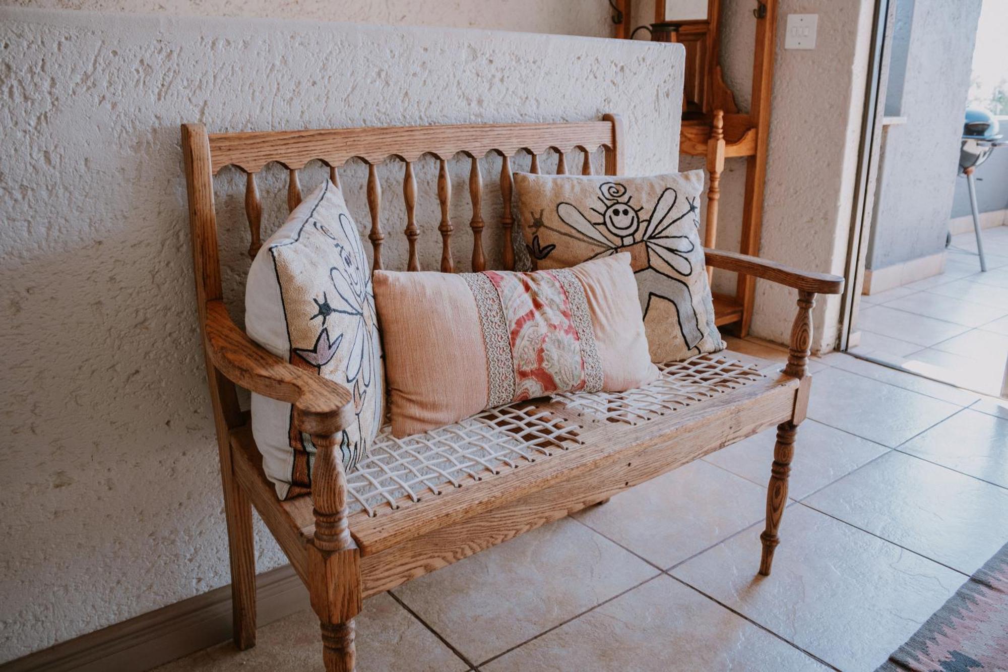 White Linen Guesthouse Tierpoort エクステリア 写真