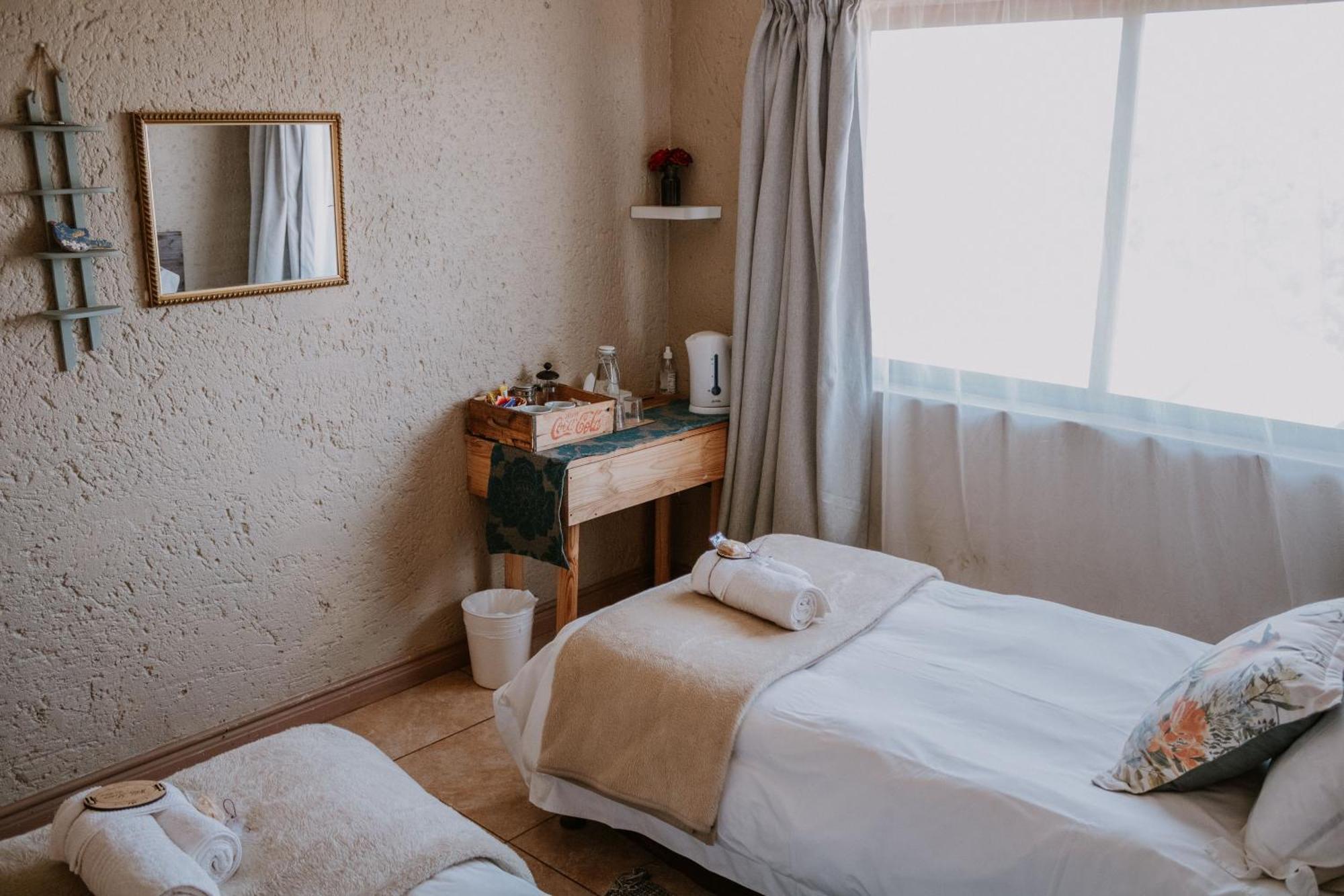 White Linen Guesthouse Tierpoort エクステリア 写真