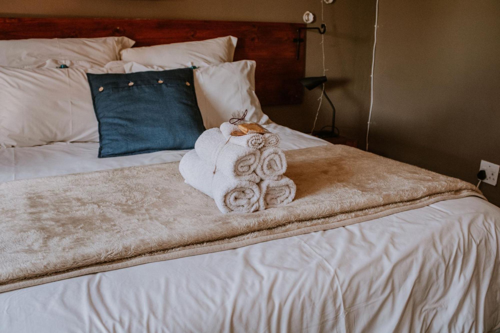 White Linen Guesthouse Tierpoort エクステリア 写真
