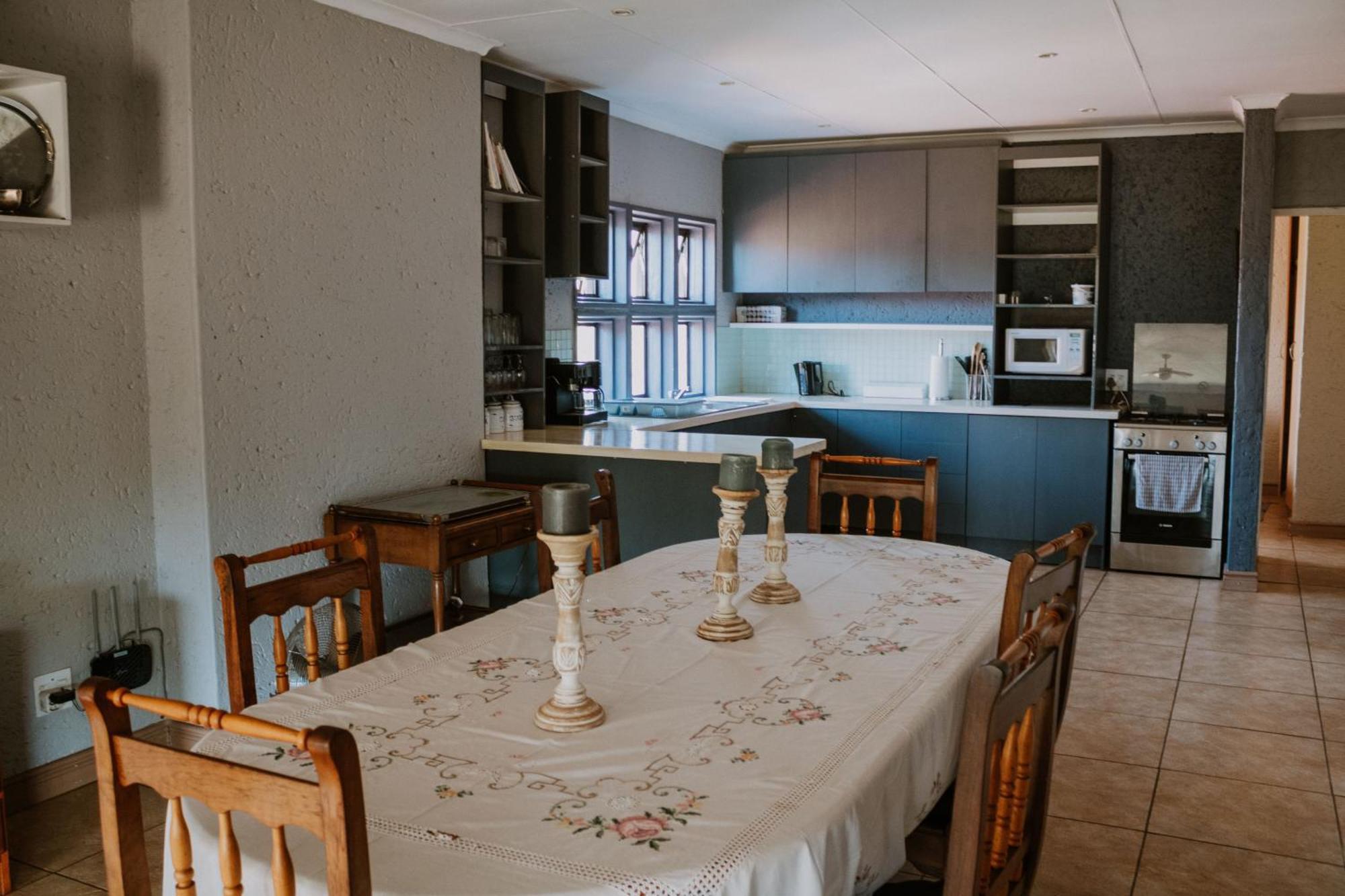 White Linen Guesthouse Tierpoort エクステリア 写真