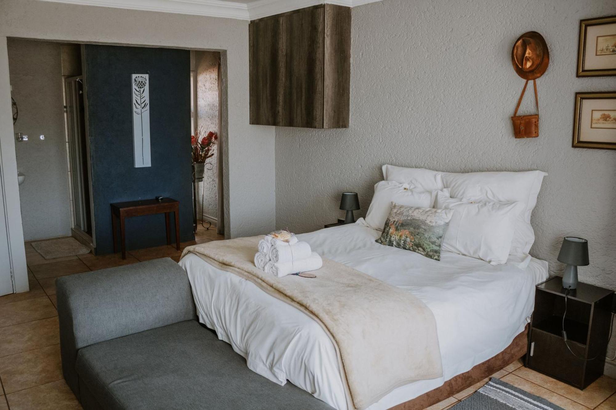 White Linen Guesthouse Tierpoort エクステリア 写真