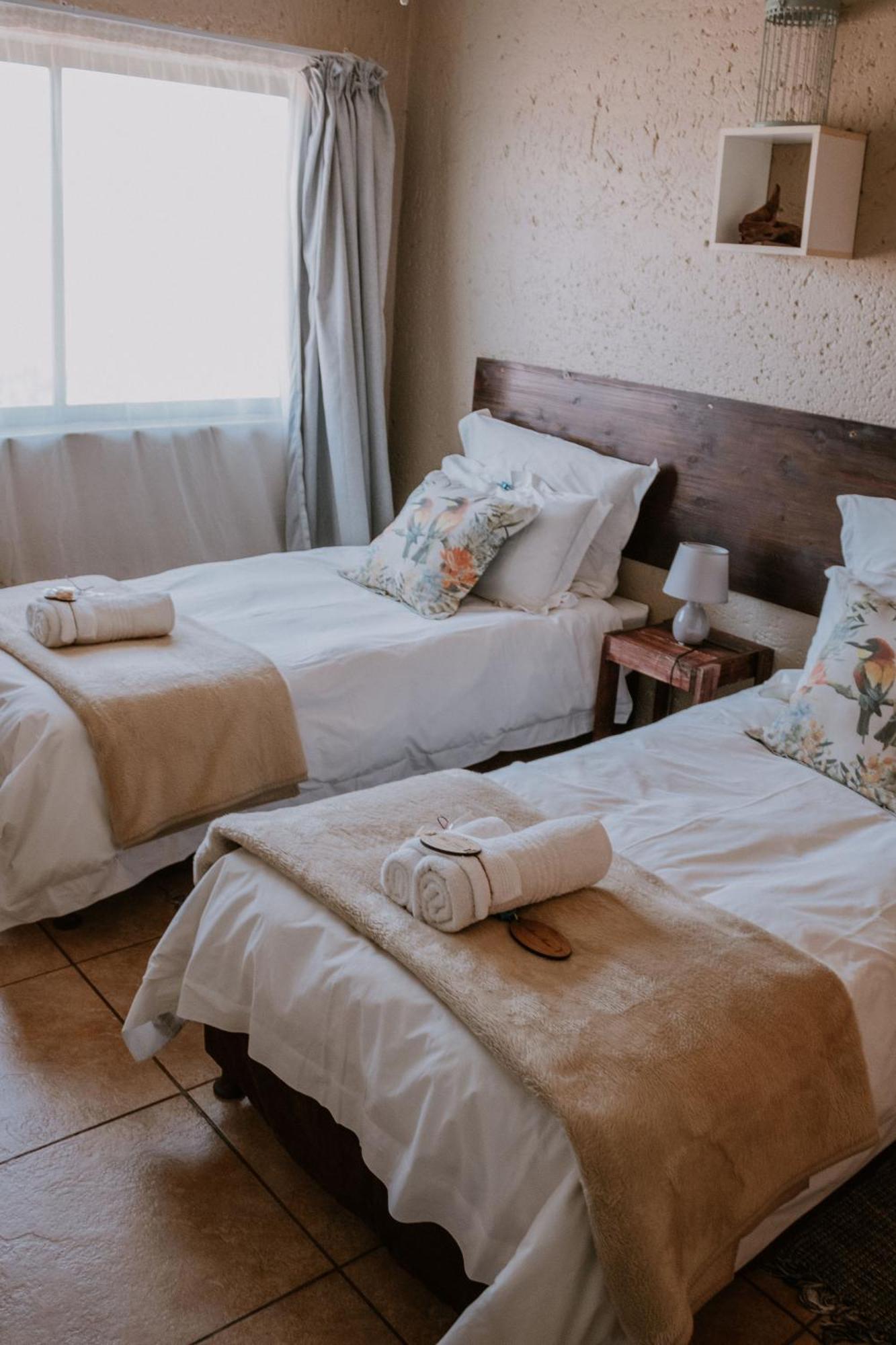 White Linen Guesthouse Tierpoort エクステリア 写真