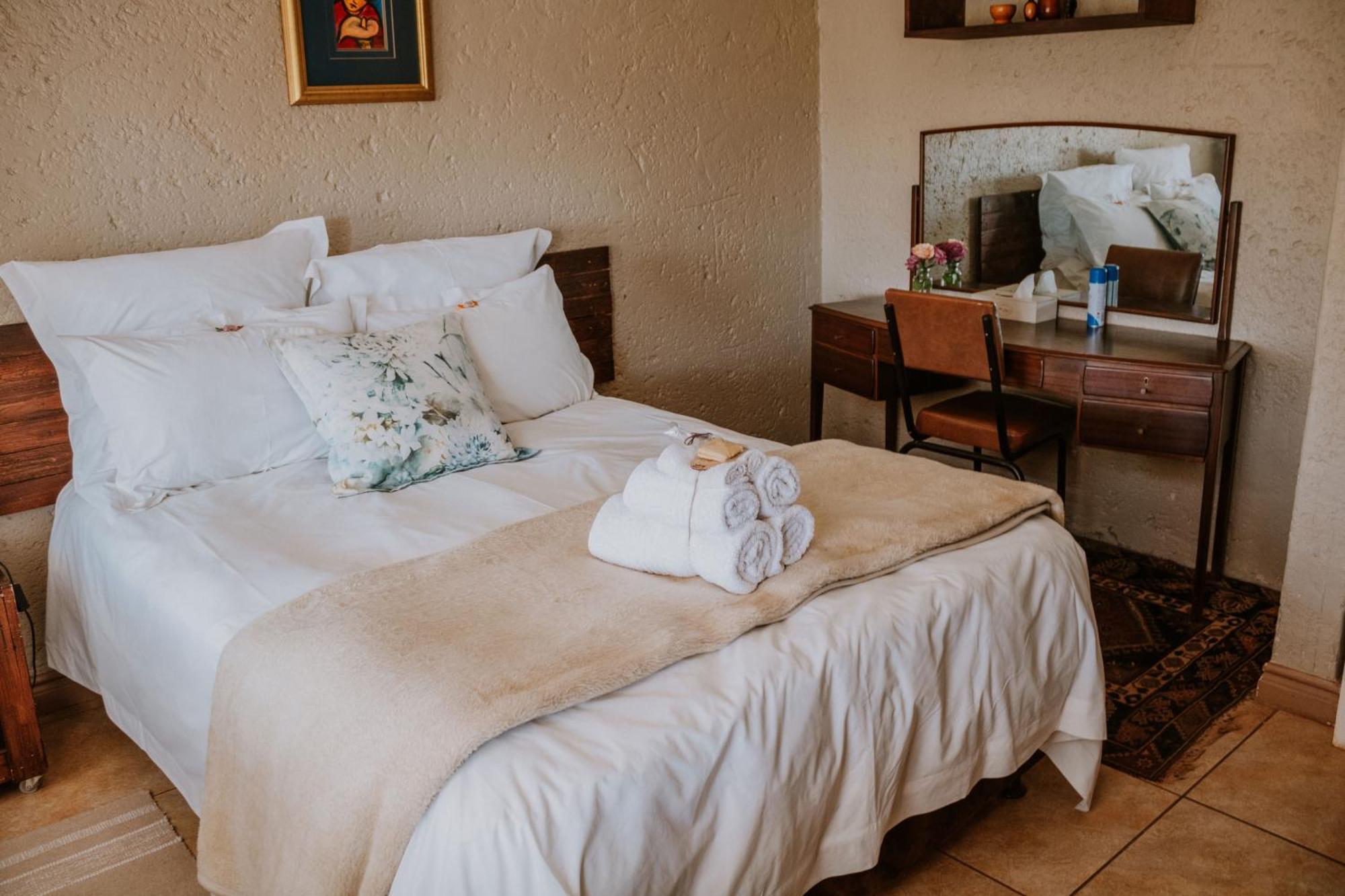 White Linen Guesthouse Tierpoort エクステリア 写真