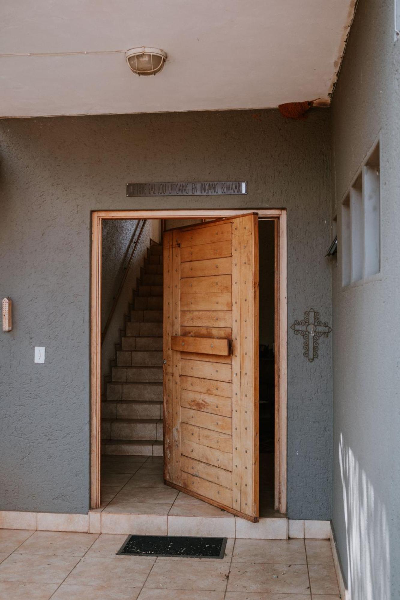White Linen Guesthouse Tierpoort エクステリア 写真