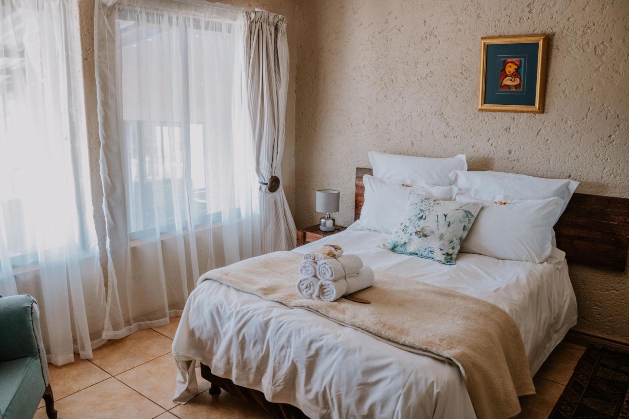 White Linen Guesthouse Tierpoort エクステリア 写真